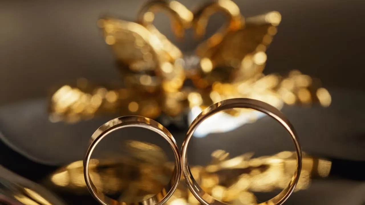 Så väljer du det perfekta guldsmycket